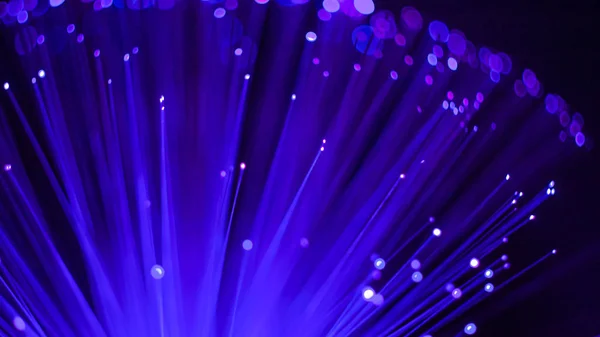 Sfondo blu luminoso astratto, concetto di connessione in fibra ottica digitale . — Foto Stock