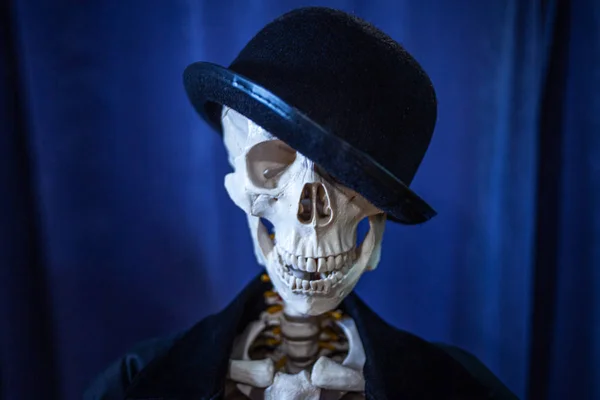 Funny human skeleton in a jacket and bowler hat. — Stock Photo, Image