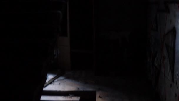 intérieur et cage d'escalier d'une maison incendiée, incendie et destruction ,