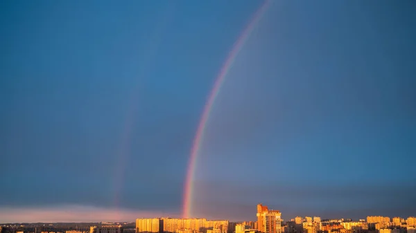 Beautiful sky with Cumulus clouds, rainbow after a thunderstorm, — Stock Photo, Image