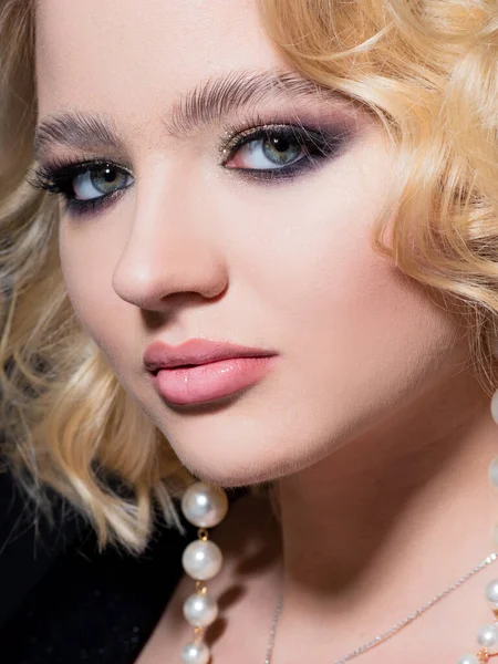 Gorgeous blonde, portrait on a black background. Beautiful young girl, makeup for the celebration. — Stock Photo, Image