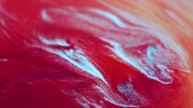 Soyut sıvı kırmızı arkaplan. Hareketli bir boya akışıyla yüzey,