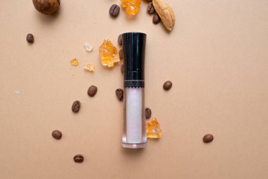 Doğal makyaj için kozmetik, göz altı için kapatıcı.