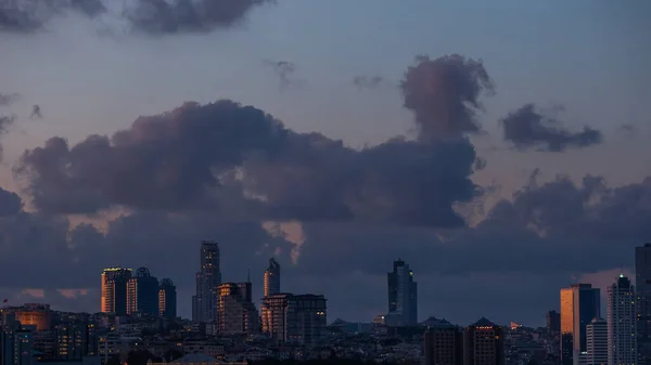 Κωνσταντινούπολη, θέα στην πόλη, παλιά χαμηλά κτίρια — Φωτογραφία Αρχείου