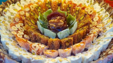 Türk Doğu tatlıları, ballı ve fındıklı çeşitli tatlılar,