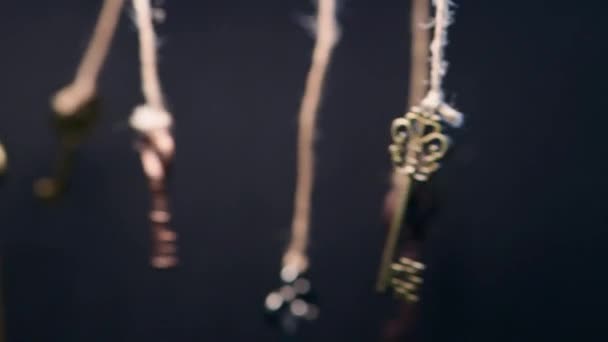 A lot of different old keys from different locks, hanging from the top on strings. — Stock Video