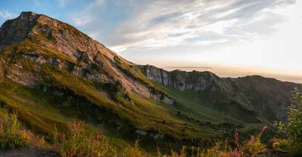 Bela paisagem montanhosa, terreno diferente, — Fotografia de Stock