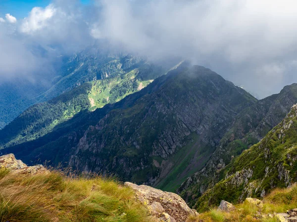 Prachtig berglandschap. Hoog bergmassief, — Stockfoto