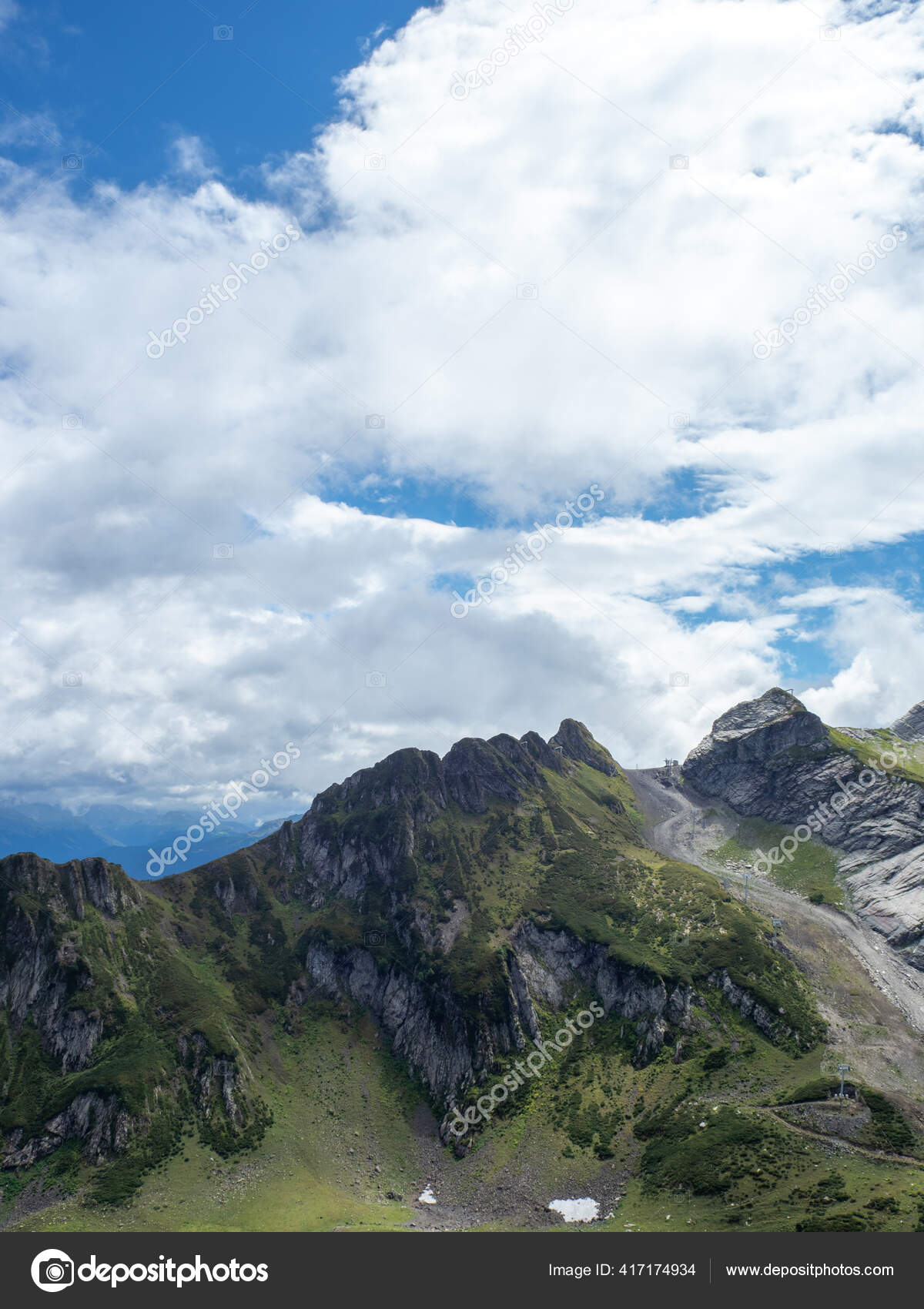 Epische Berglandschaft Schone Naturlandschaft In Den Bergen Gipfeln Und Talern Stockfoto C Kriscole