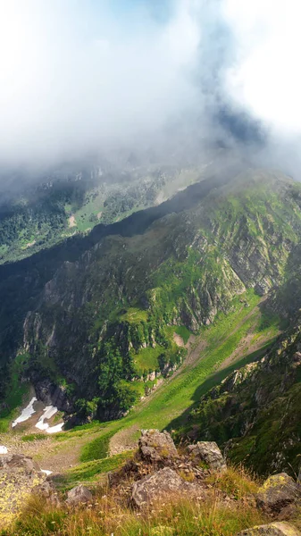 In cima, bella natura selvaggia.. Massiccio di alta montagna, — Foto Stock