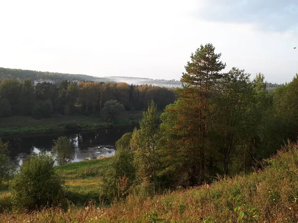 Landschap Aan Oever Van Rivier — Stockfoto