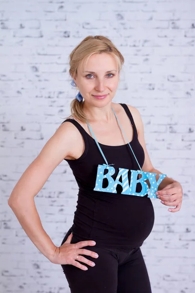Έγκυος Γυναίκα Περιμένουν Ένα Μωρό Μωρό Την Επιγραφή — Φωτογραφία Αρχείου