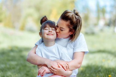 Anne ve kızı Park portresi.