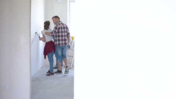 Família parede pintura no quarto — Vídeo de Stock