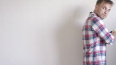 Kadın ve adam yapar onarım