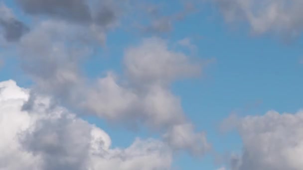 Время в облаках и небе — стоковое видео