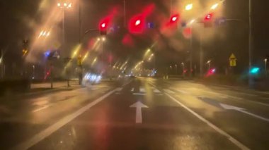 Araba yolda sürüş