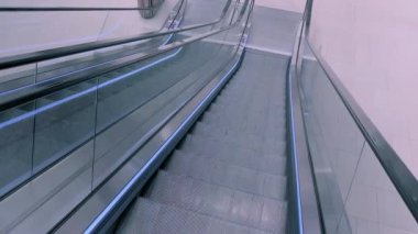 Modern yürüyen merdiven