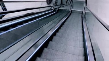 Modern yürüyen merdiven