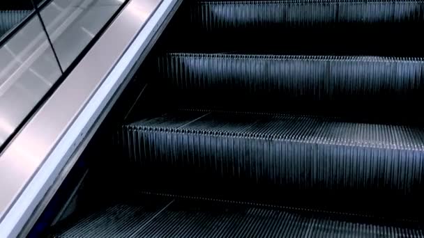 Escaleras escaleras mecánicas modernas — Vídeo de stock