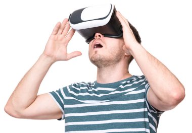 Vr gözlüklü adam