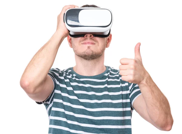 Vr gözlüklü adam