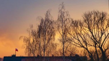 Zaman atlamalı sonbahar günbatımı