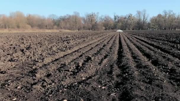 暗い土を耕した畑 — ストック動画