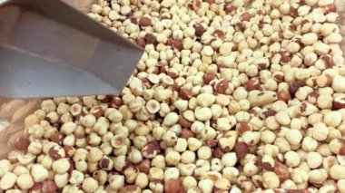 Süpermarket at kutusundaki fındık