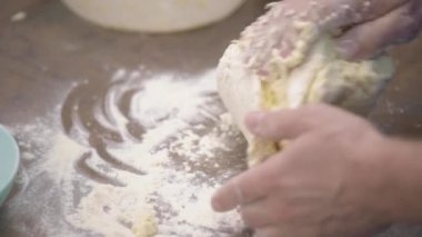 Baker yoğurma hamur eller