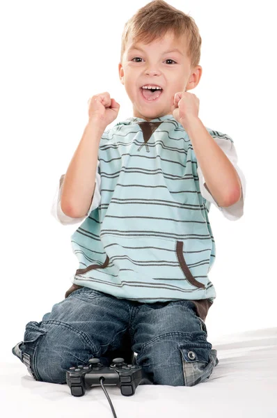 Glücklicher Kleiner Junge Der Videospiele Spielt Kind Mit Videospiel Controller — Stockfoto