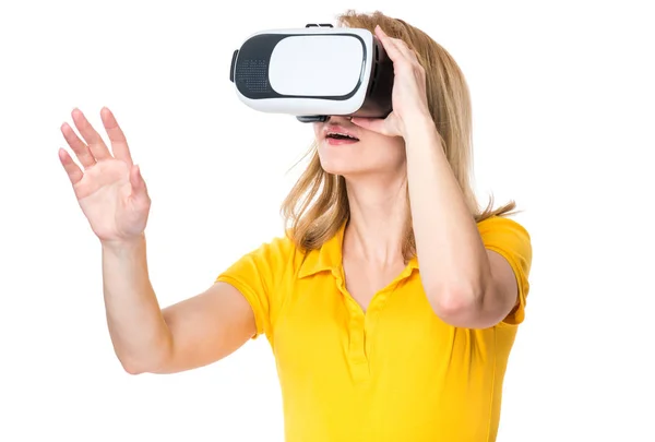 Mulher Jovem Óculos Realidade Virtual Isolada Sobre Fundo Branco Menina — Fotografia de Stock