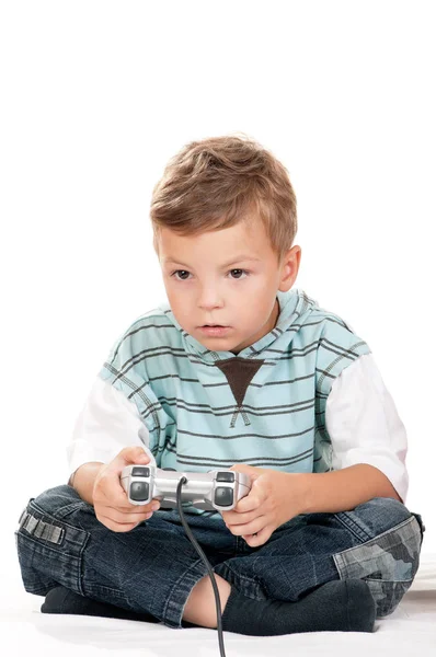 幸せな小さな少年ビデオ ゲーム ゲーム コント ローラーを使用して子を 白い背景の上のコンピューター ゲームのジョイスティックと子供します — ストック写真