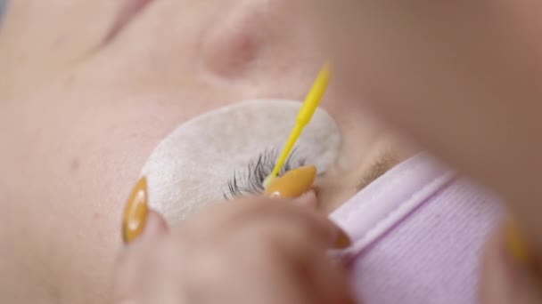 Ekstensi eyelash di salon kecantikan — Stok Video