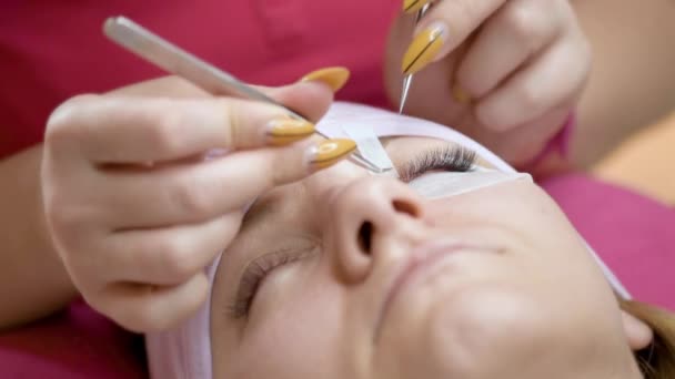 Eyelash extension in Beauty salon — Stock Video