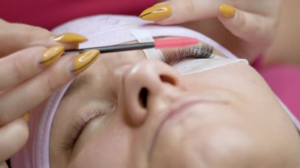 Extension des cils dans le salon de beauté — Video