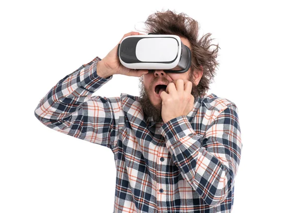 Hombre barbudo loco con gafas VR —  Fotos de Stock