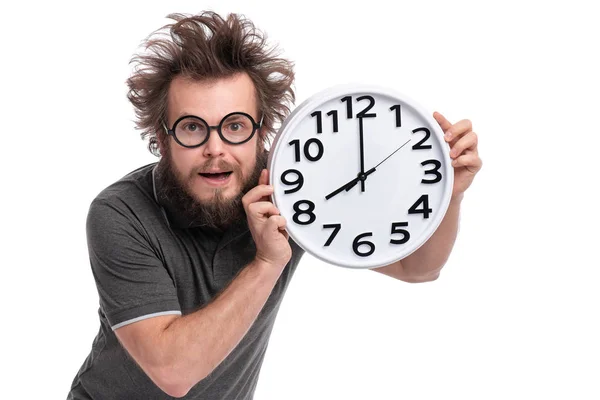 Bláznivý vousatý muž s velkými hodinami — Stock fotografie