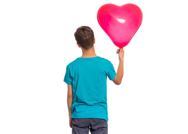 Junge mit herzförmigem Ballon — Stockfoto