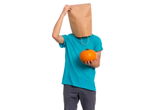 Niño con bolsa de papel sobre la cabeza — Foto de Stock