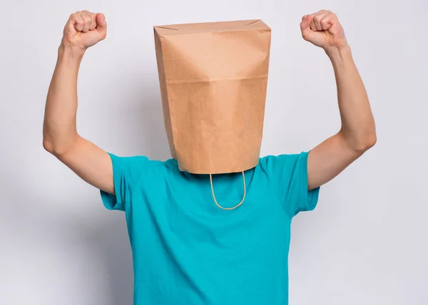 Menino com saco de papel sobre a cabeça — Fotografia de Stock