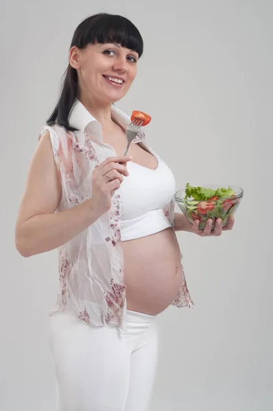 Gravid kvinna och hälsosam mat — Stockfoto