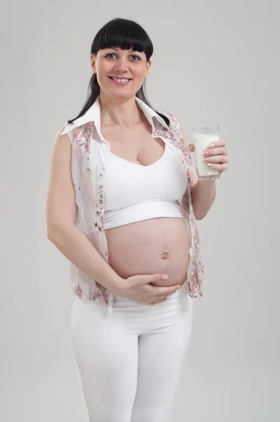 Mulher grávida e alimentos saudáveis — Fotografia de Stock