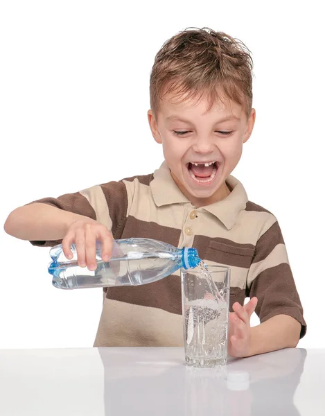 Petit garçon avec bouteille d'eau — Photo