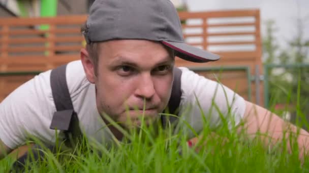 Crazy Pedantic Man Cap Cutting Green Grass Scissors Private Yard — Stock Video