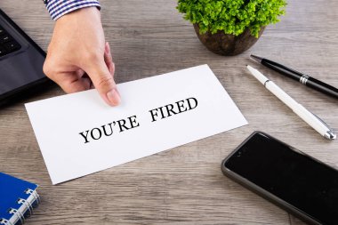 İşletme konsepti: Patrondan kovuldun.