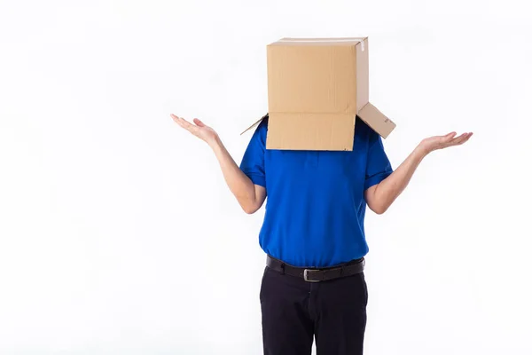 Homem Uma Camiseta Azul Com Uma Caixa Papelão Cabeça Faz — Fotografia de Stock