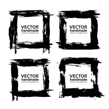 Soyut fırça darbelerinden dört kare beyaz arka planda izole edilmiş siyah boya.