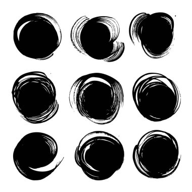 Soyut desenli büyük siyah mürekkep dairesi fırça darbeleri beyaz bir arkaplanda izole edildi