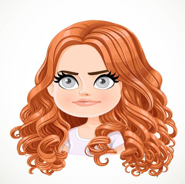 Красивая упрямая улыбающаяся брюнетка с каштановыми волосами на белом фоне
